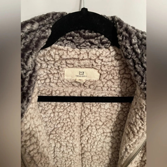 Thread & Supply Arctic Fleece Sherpa Vest - Picture 4 of 7